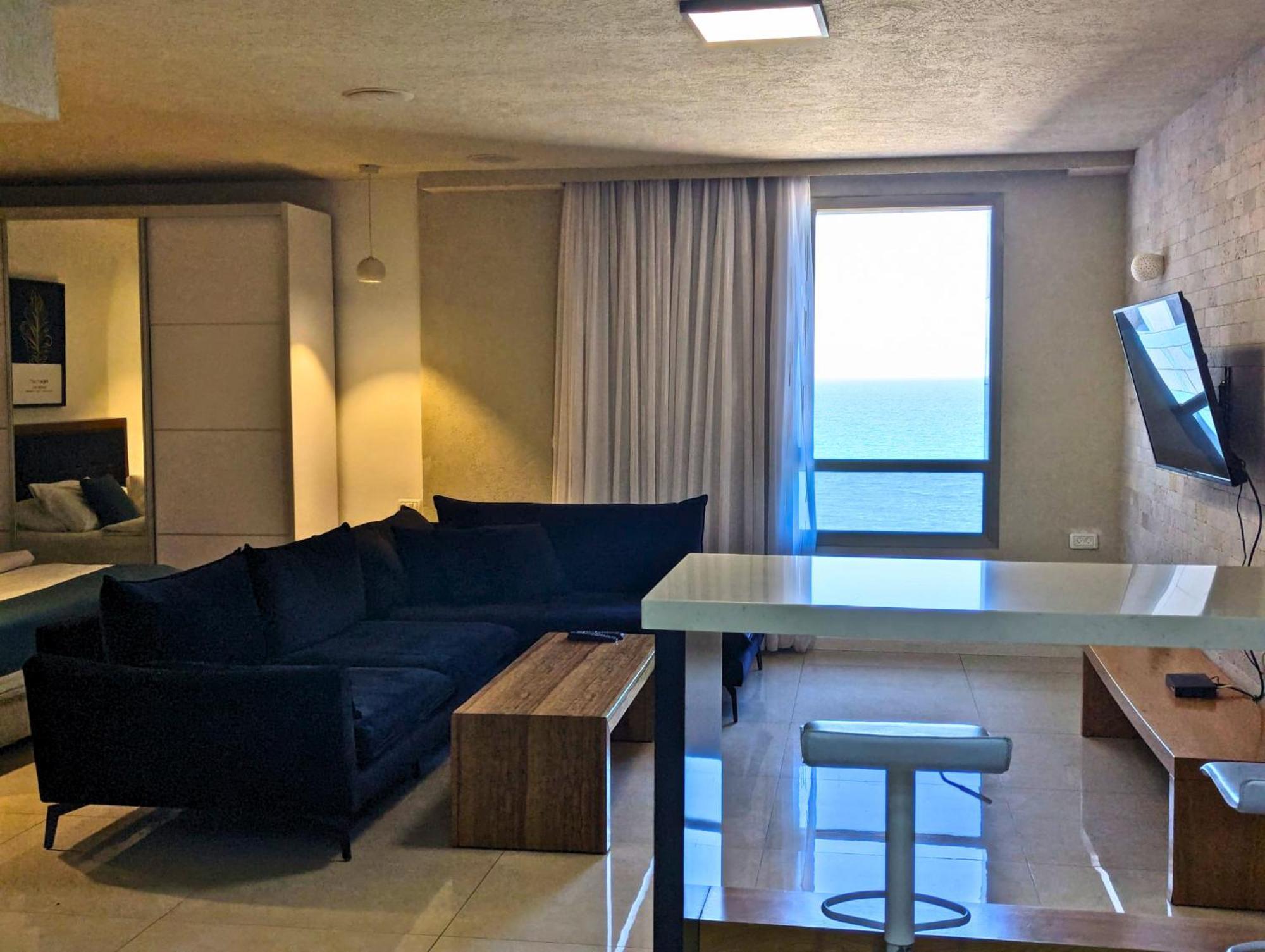 Almog Beach Apt Hotel מלון דירות אלמוג ביץ' Haifa Eksteriør billede