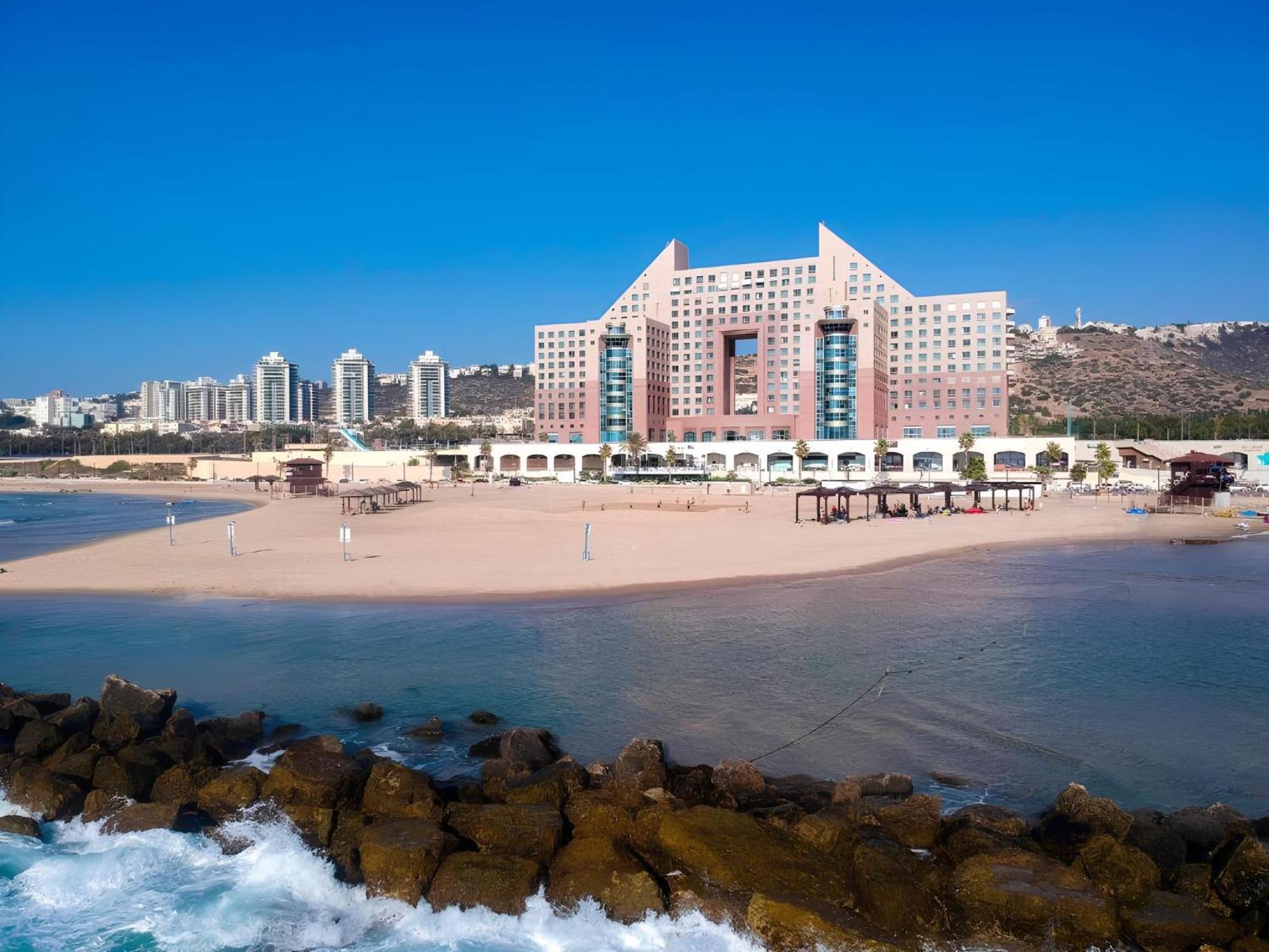 Almog Beach Apt Hotel מלון דירות אלמוג ביץ' Haifa Eksteriør billede