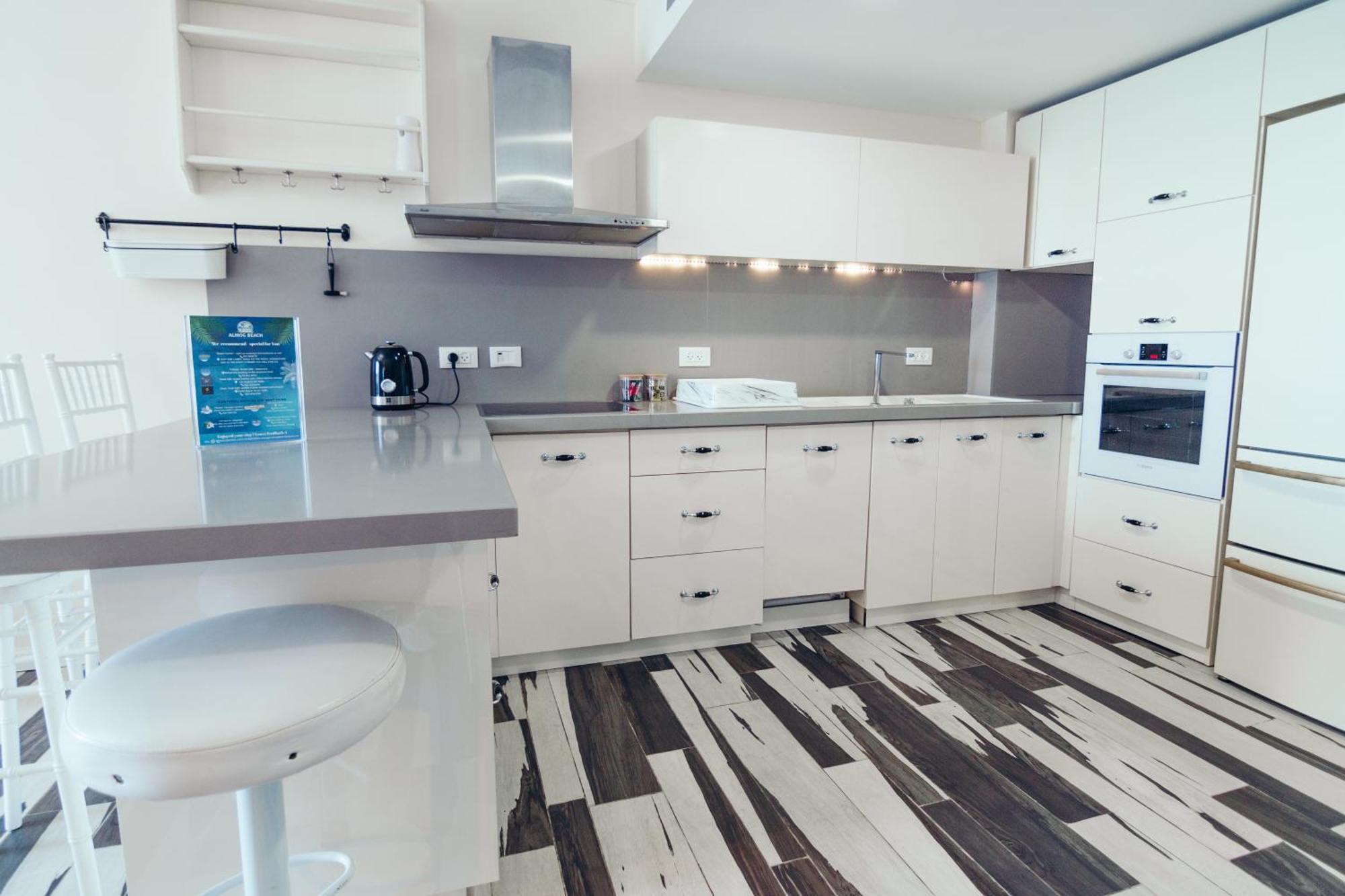 Almog Beach Apt Hotel מלון דירות אלמוג ביץ' Haifa Eksteriør billede